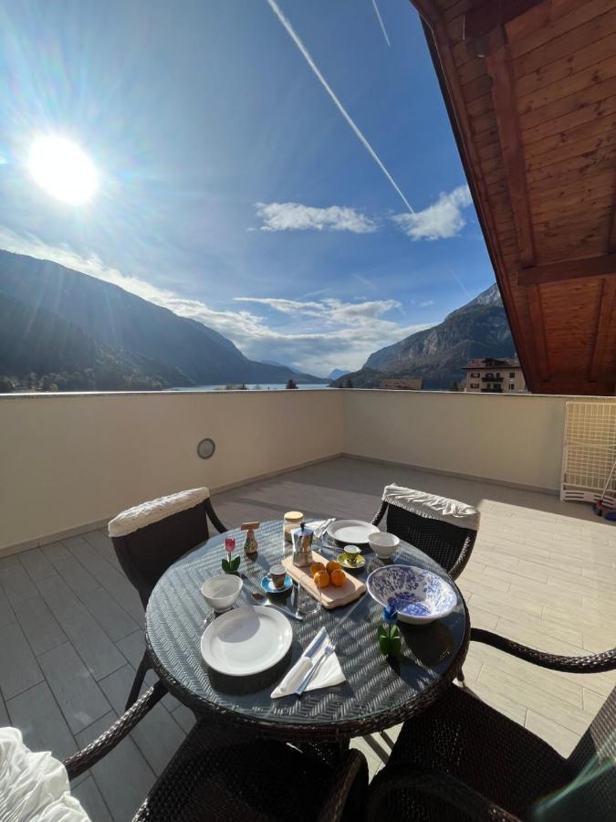 Attico Con Vista Sul Lago E Montagne A Molveno Eksteriør bilde