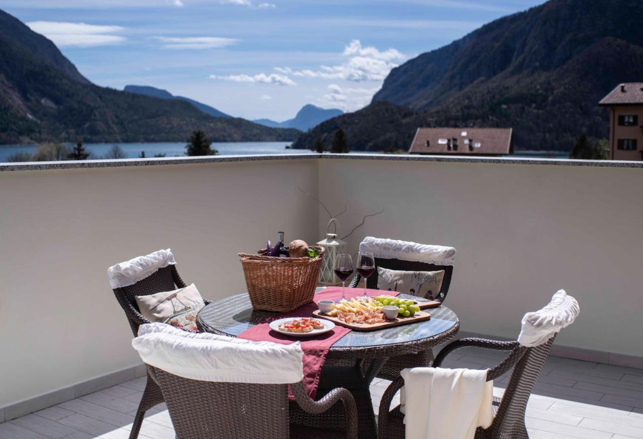 Attico Con Vista Sul Lago E Montagne A Molveno Eksteriør bilde