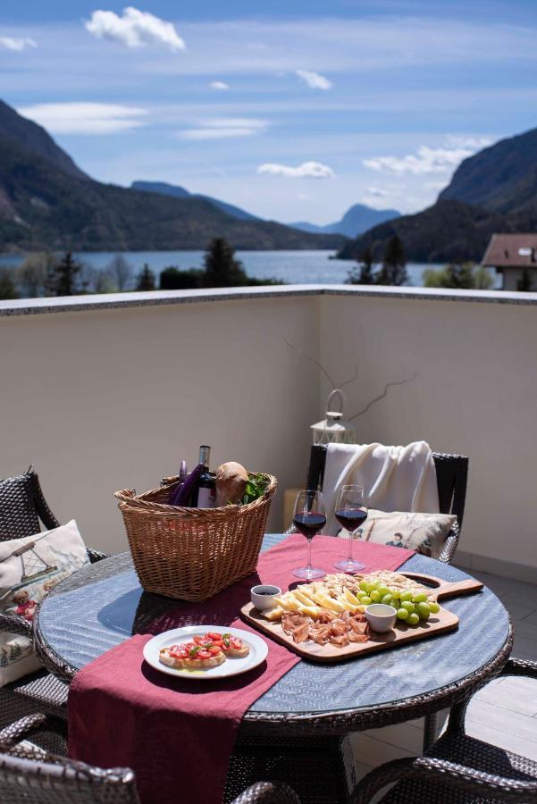 Attico Con Vista Sul Lago E Montagne A Molveno Eksteriør bilde